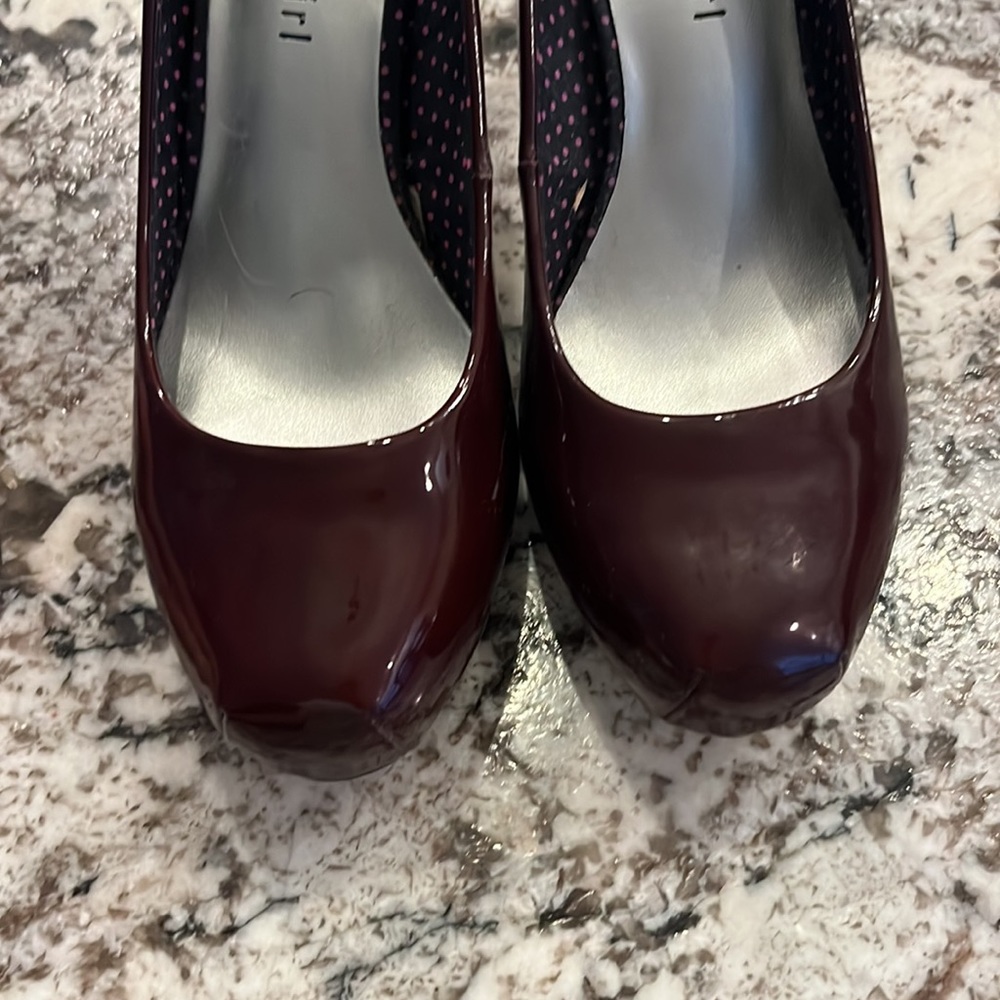 Heels - Picture 2 of 4